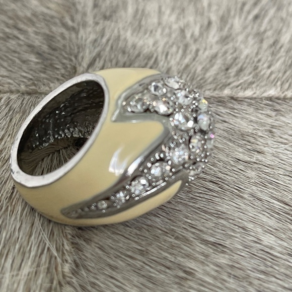 ENAMEL & CRYSTALS RHINESTONES COCKTAIL RING - Picture 12 of 13